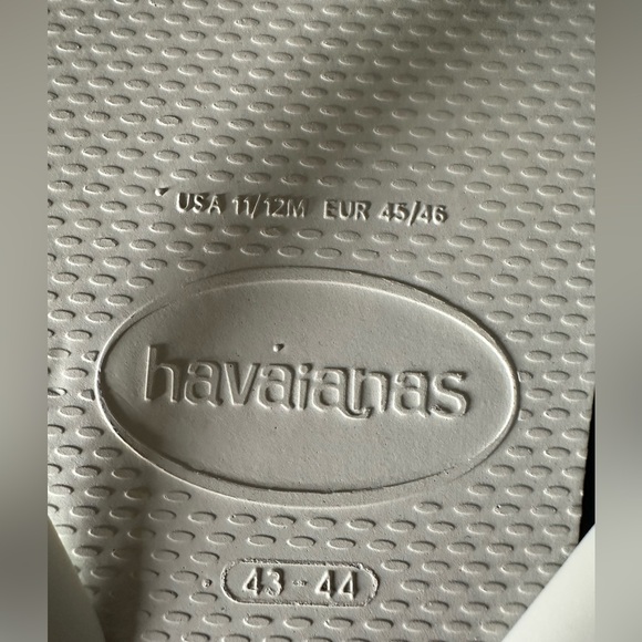 MEN HAVAINAS FLIPFLOP// only worn one time // men’s 11-12 - Picture 2 of 2